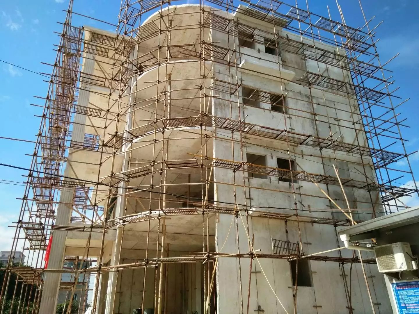 寻乌星河绿色环保装配式建材在福建修建的五层别墅建筑